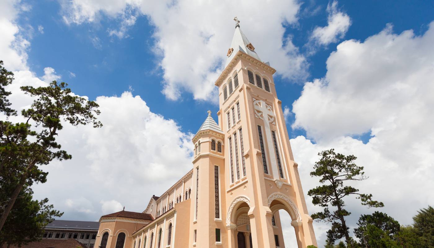 Nhà thờ Con Gà - Địa điểm check in Đà Lạt nổi tiếng