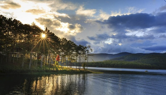 Du lịch cùng bạn tại hồ Tuyền Lâm